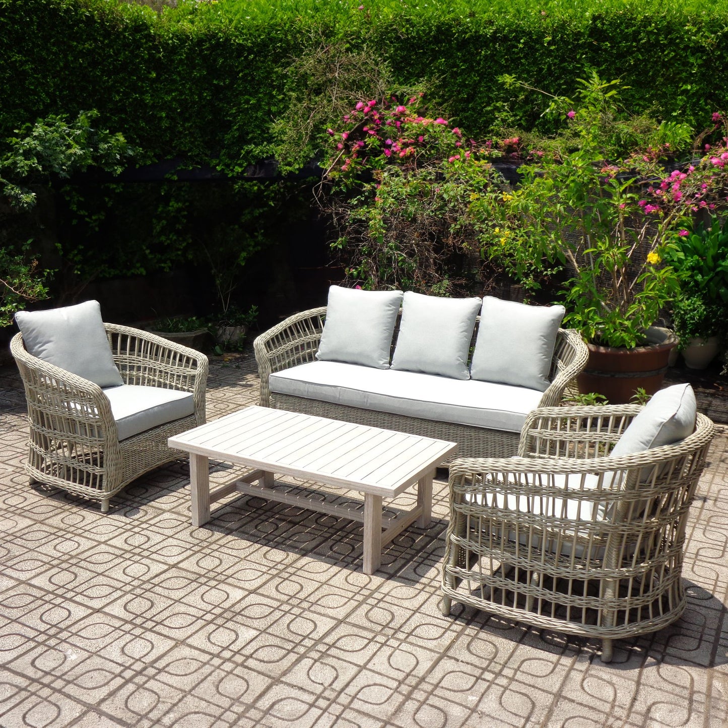 Cilifor Outdoor Lounge Set