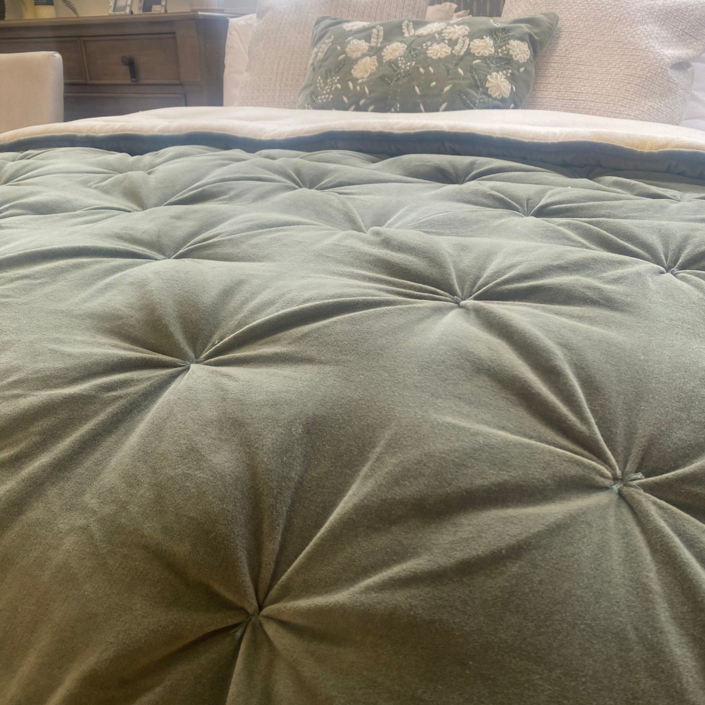Luxe Velvet Bedspread Green