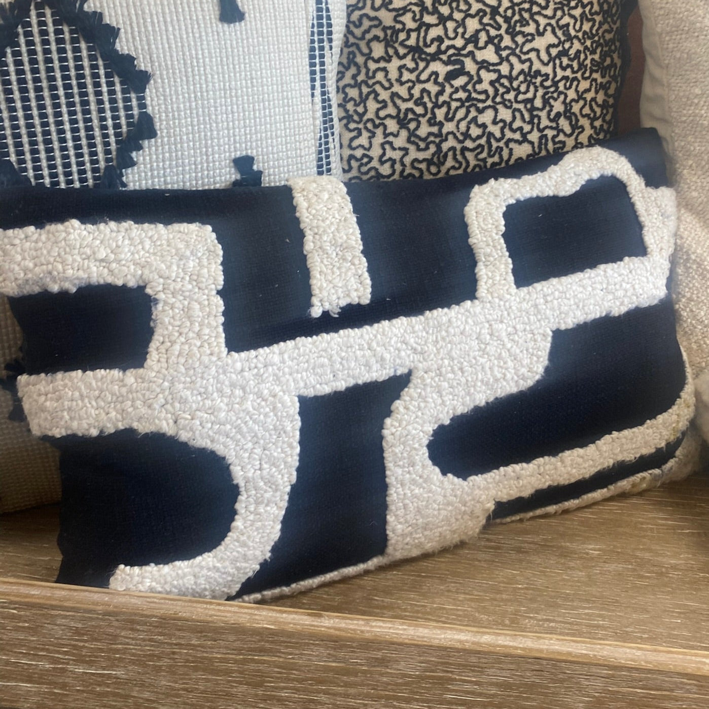 Heron Cushion Black