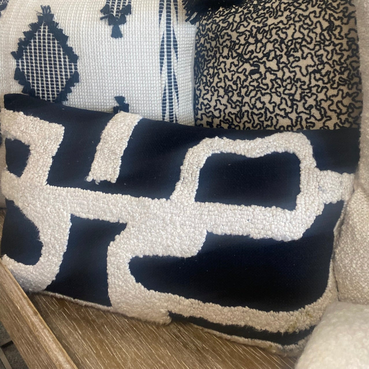 Heron Cushion Black