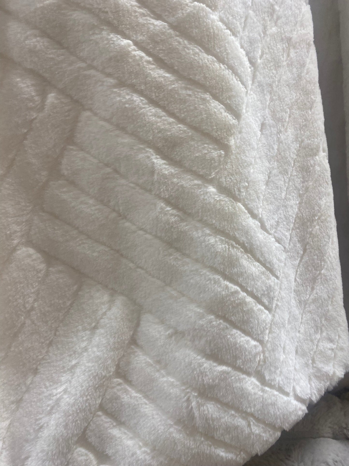 Vie Faux Fur Throw