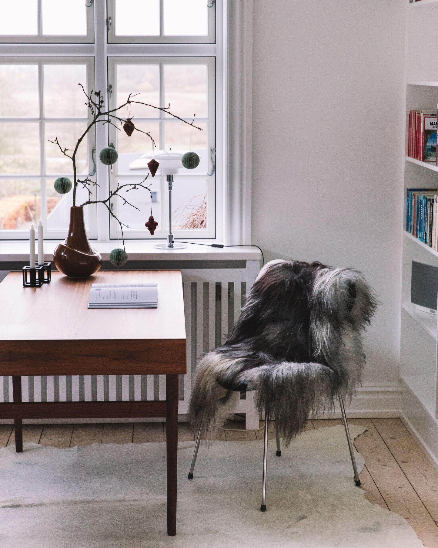 Icelandic Sheepskin Rug/Throw Natural Dark Grey 120+ cm