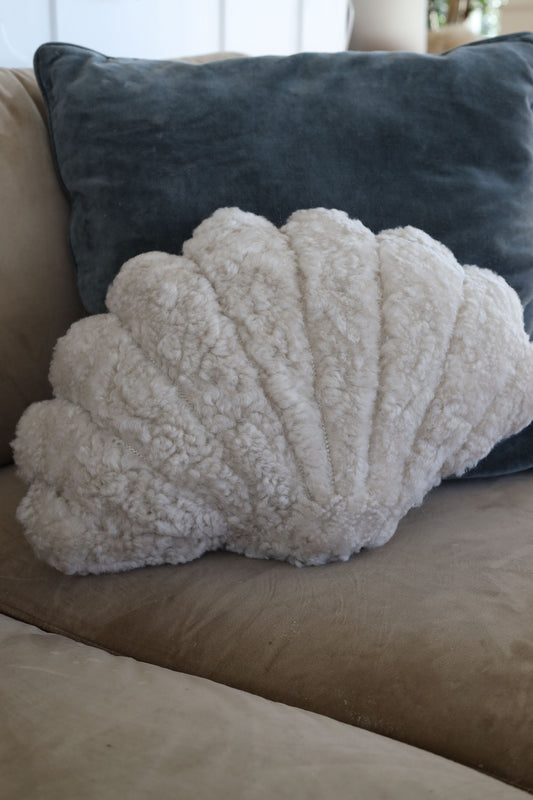 Shell Cushion Pearl Medium