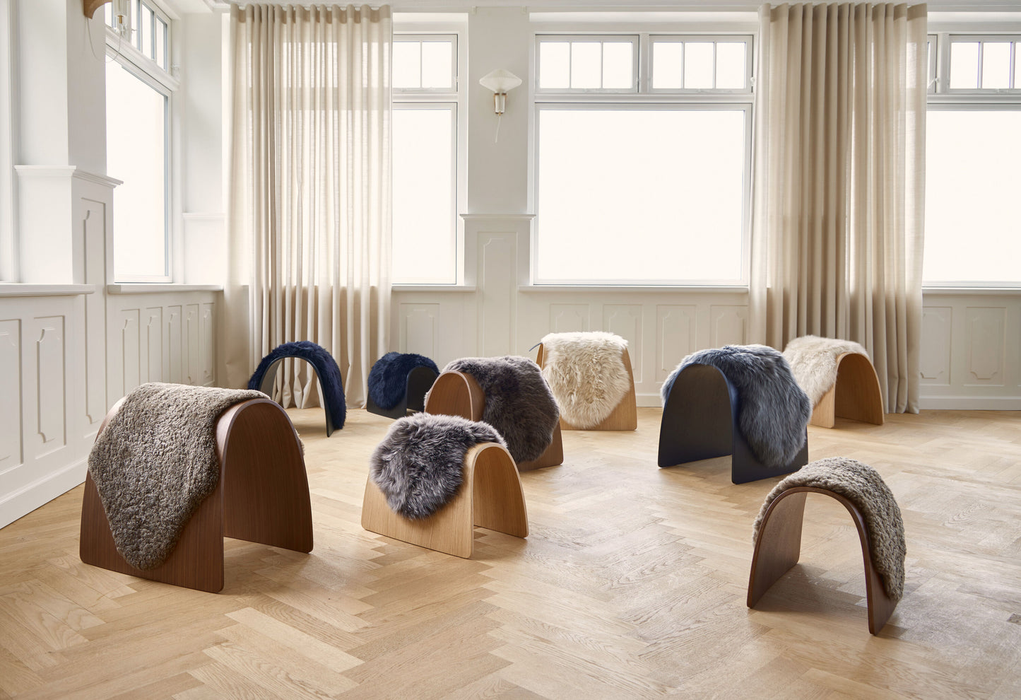 Sheep Stool Black Oak Medium