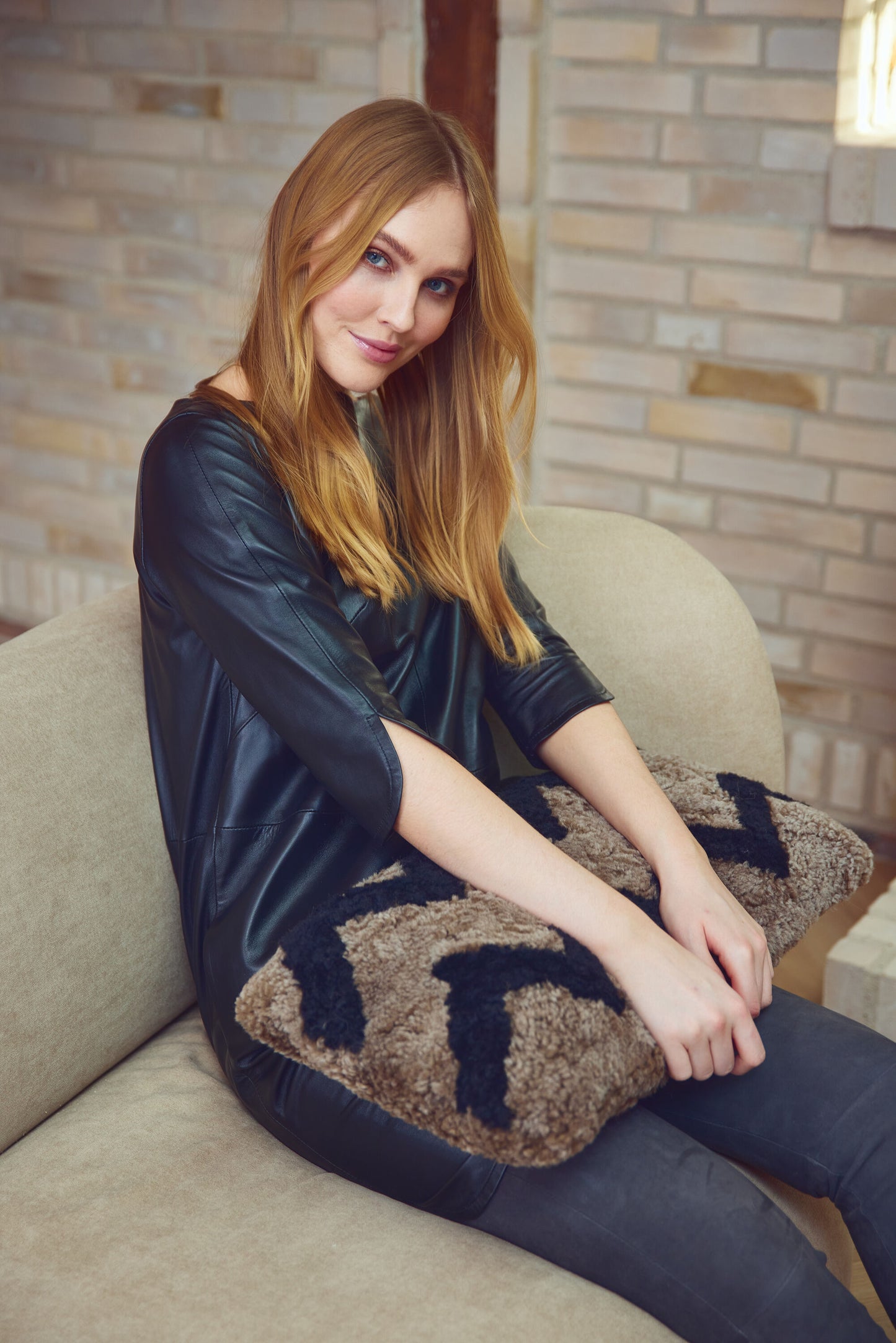Zig Zag Sheepskin Cushion Doublesided Taupe/Black Medium