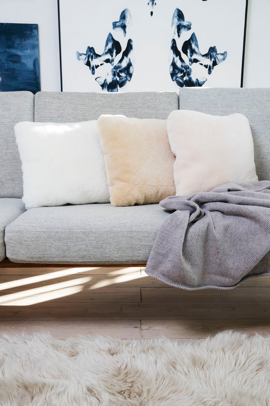 Moccasin Cushion Doublesided Square White Medium