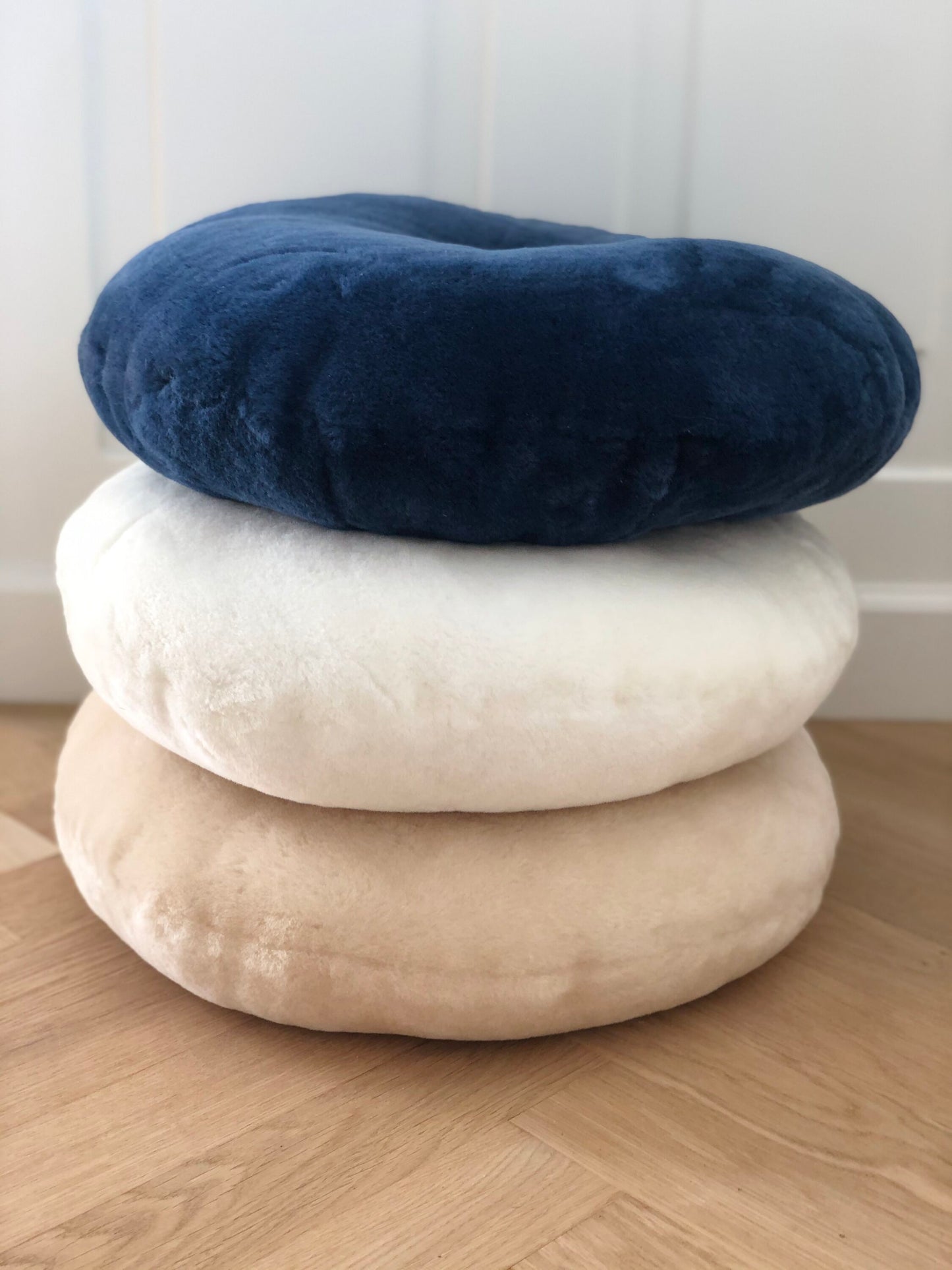 Round Moccasin Cushion Doublesided White