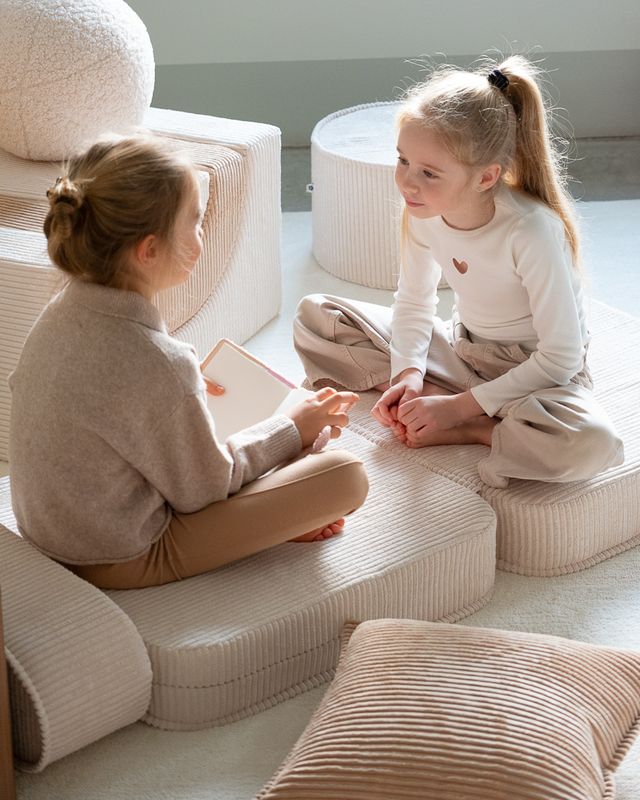 Wigiwama Flip Chair - White