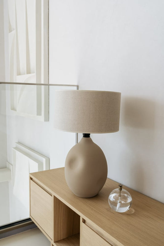 Exclusive table lamp Liz made of earthenware with linen shade