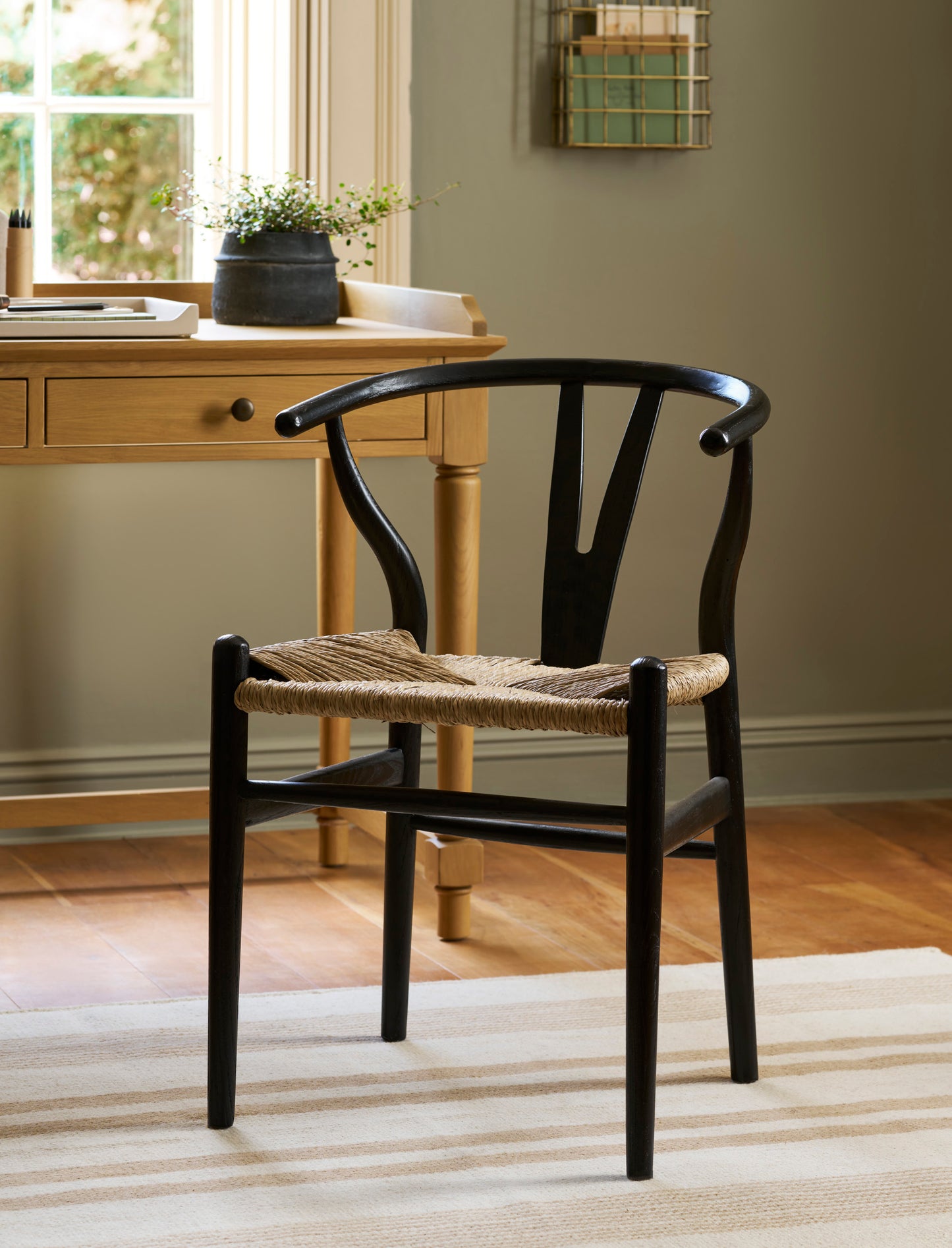 Chilthorne Wishbone Dining Chair Set of 2 Black - Dining Chairs & Benches - Garden Trading -
