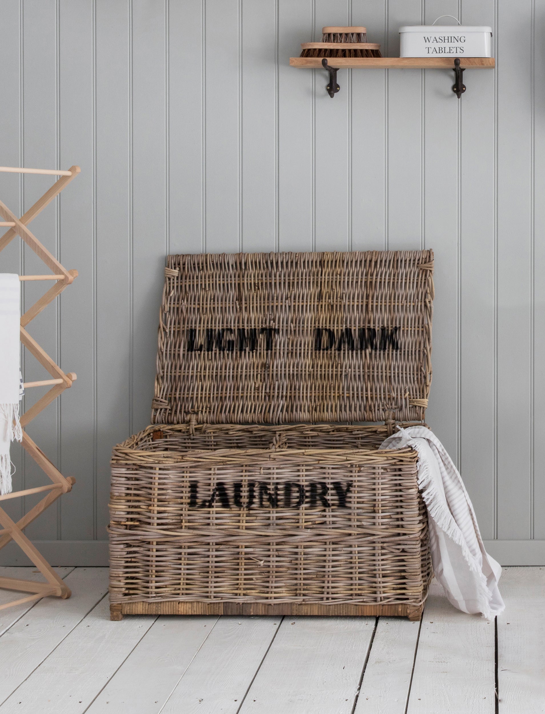 Bembridge Dark & Lights Laundry Chest Natural - Storage & Shelving - Garden Trading -