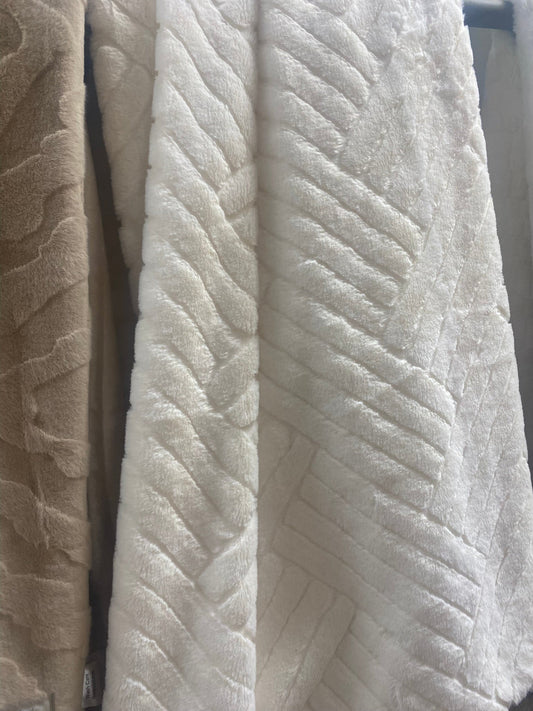 Vie Faux Fur Throw