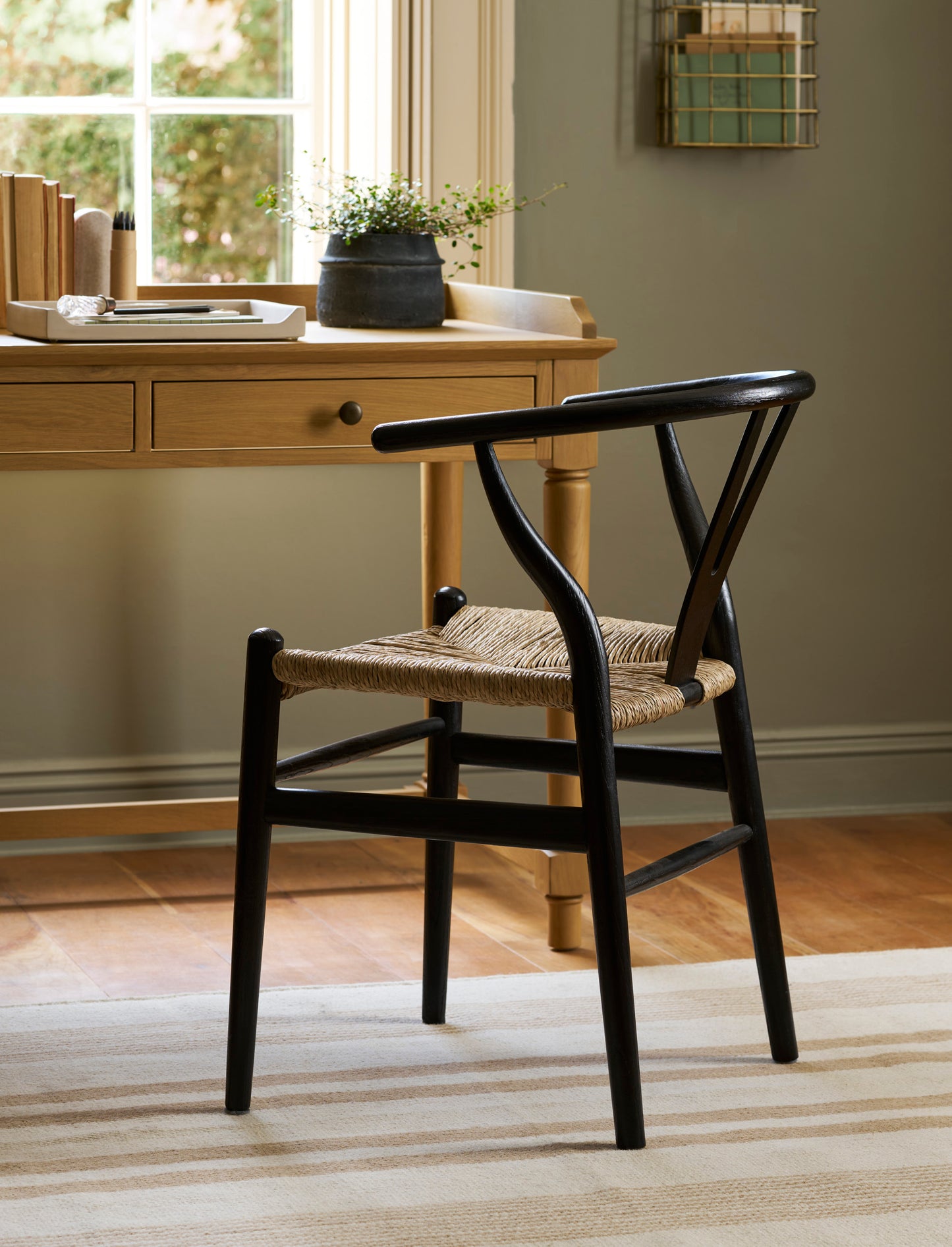 Chilthorne Wishbone Dining Chair Set of 2 Black - Dining Chairs & Benches - Garden Trading -