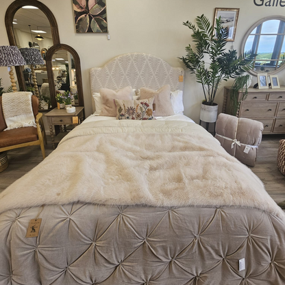 Annie Faux Fur Throw Small