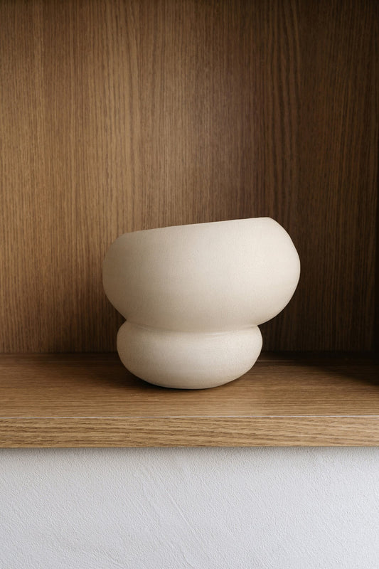 Handmade organic vase Leya made of earthenware